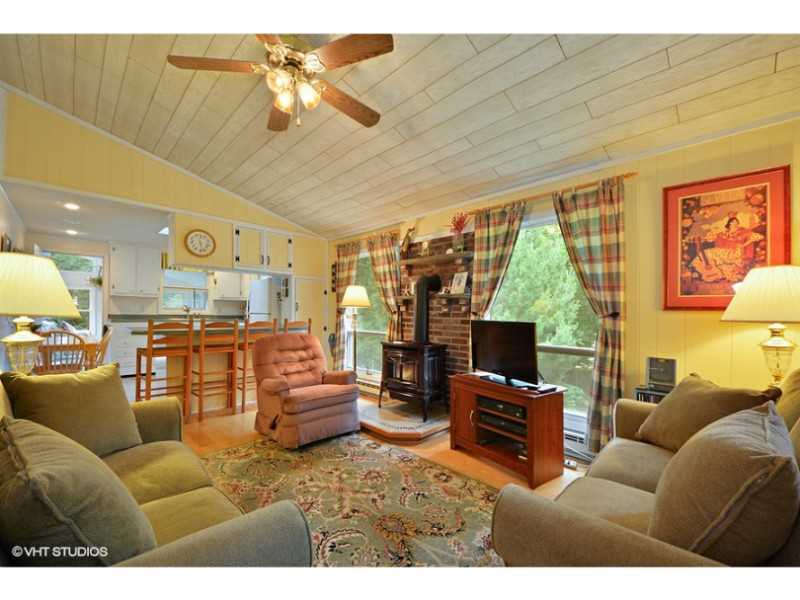 230 Hemlock Road South Kingstown, RI 02879 - Photo 4 of 18 Living Room.