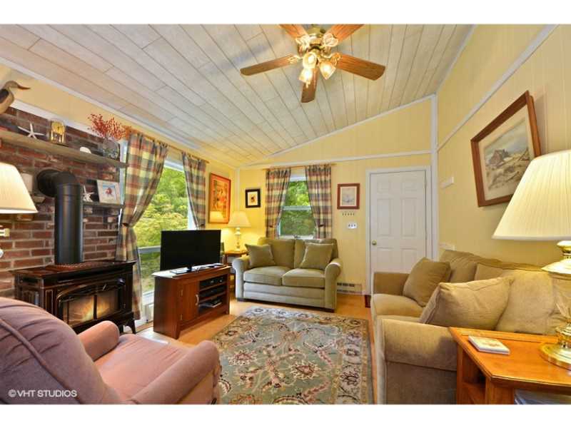 230 Hemlock Road South Kingstown, RI 02879 - Photo 5 of 18 Living Room.
