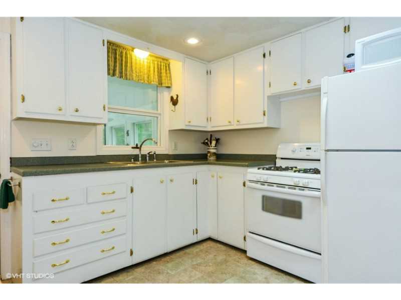 230 Hemlock Road South Kingstown, RI 02879 - Photo 6 of 18 Kitchen.