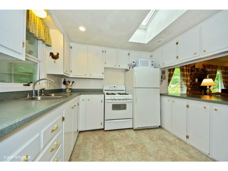 230 Hemlock Road South Kingstown, RI 02879 - Photo 7 of 18 Kitchen.