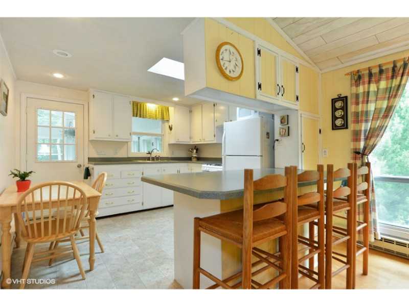 230 Hemlock Road South Kingstown, RI 02879 - Photo 8 of 18 Kitchen.