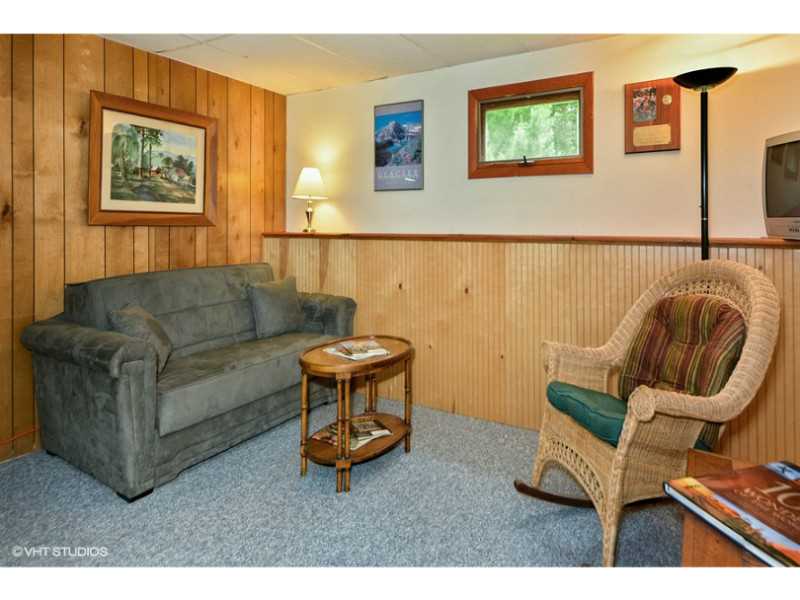 230 Hemlock Road South Kingstown, RI 02879 - Photo 10 of 18 Den/Family/Great Room.