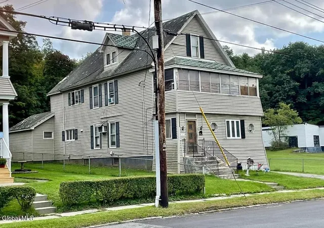 $189,900 | 211 Forest Avenue, Amsterdam, NY 12010