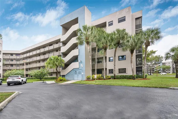 $129,900 | 1001 Colony Point Circle, Unit 503, Pembroke Pines, FL 33026