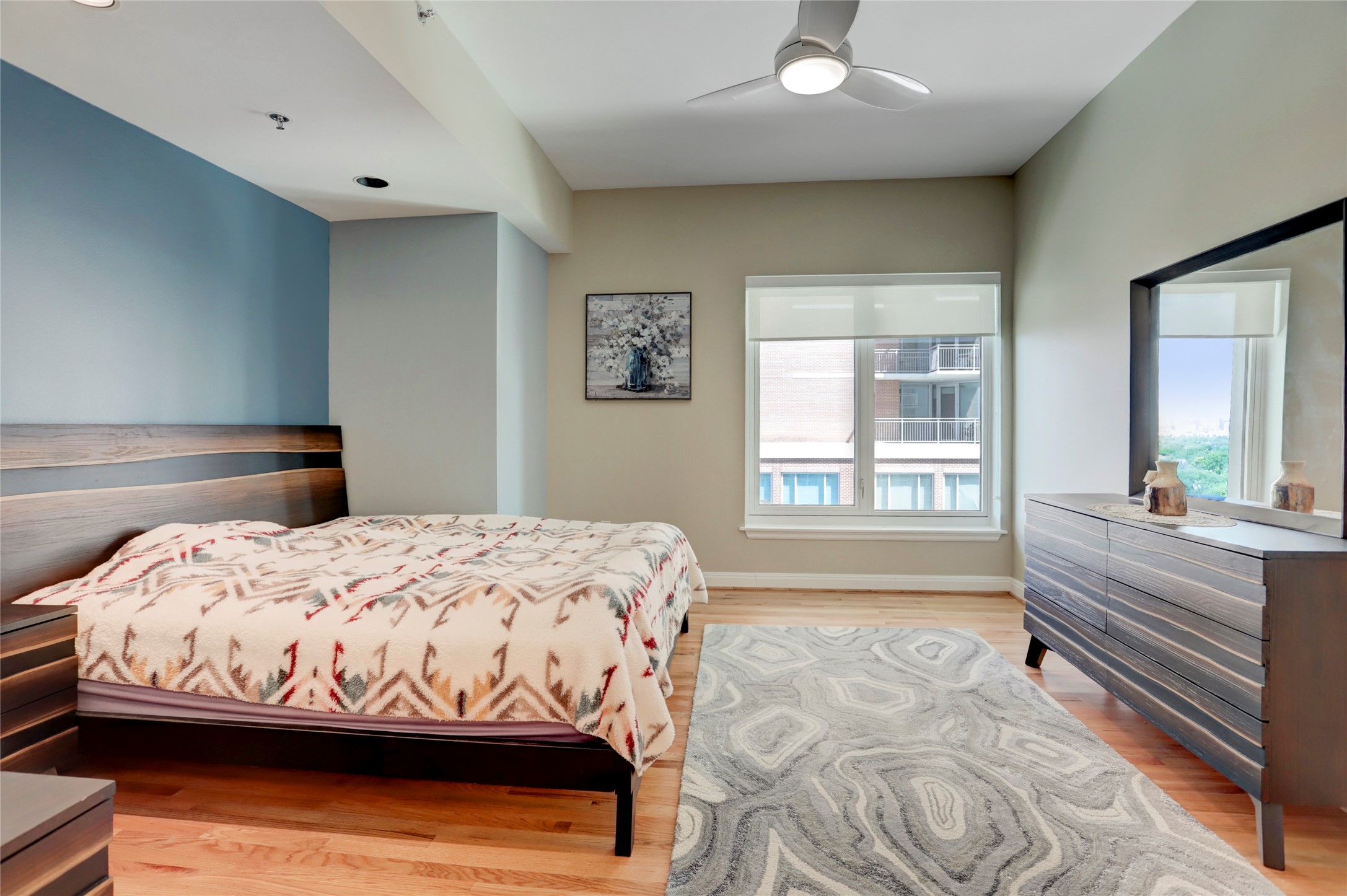 2520 Robinhood Street, Unit 1008 Houston, TX 77005 - Photo 16 of 27 a bedroom with a bed and a window