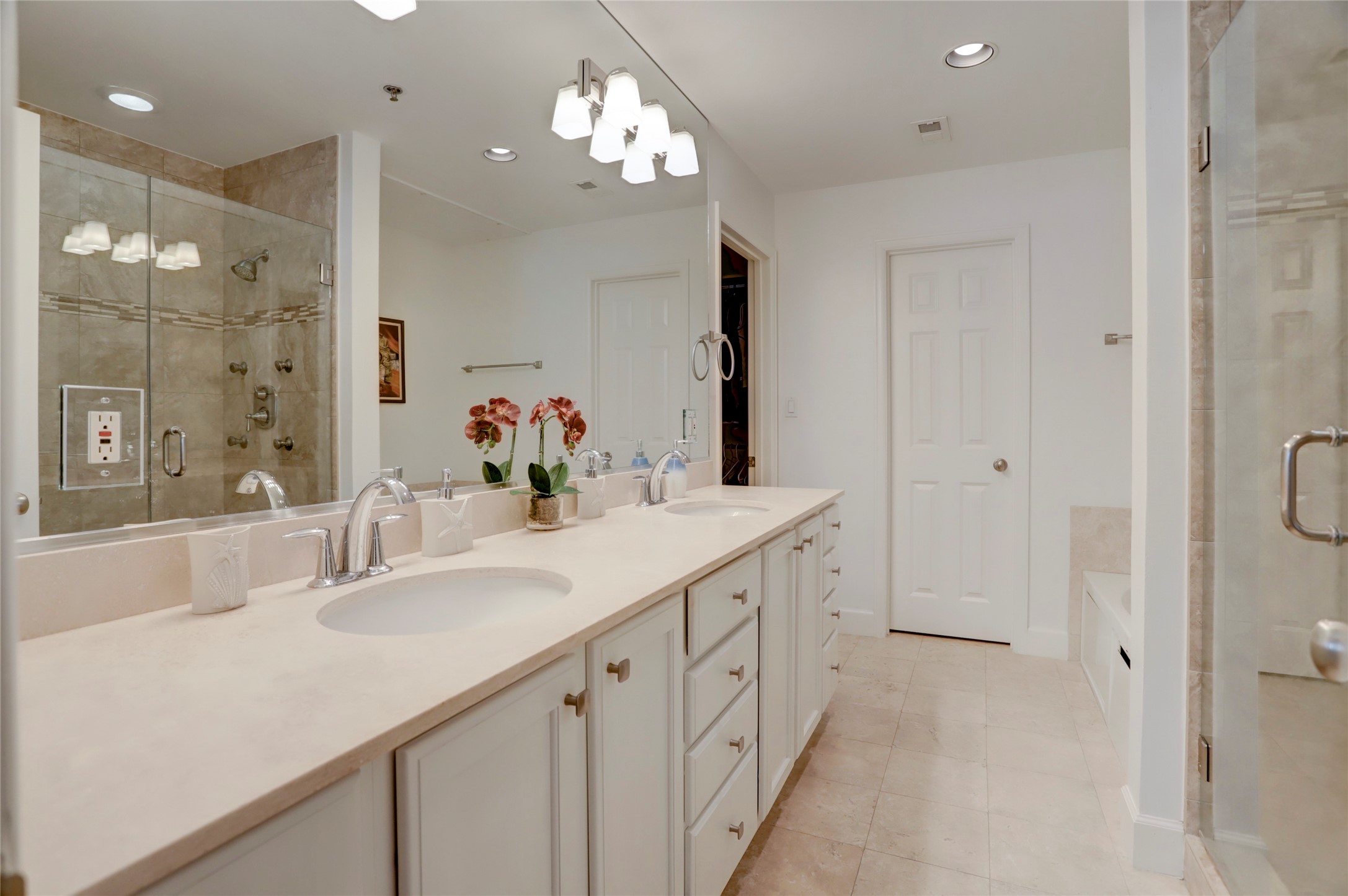2520 Robinhood Street, Unit 1008 Houston, TX 77005 - Photo 18 of 27 a bathroom with a sink double vanity granite tub shower and a mirror