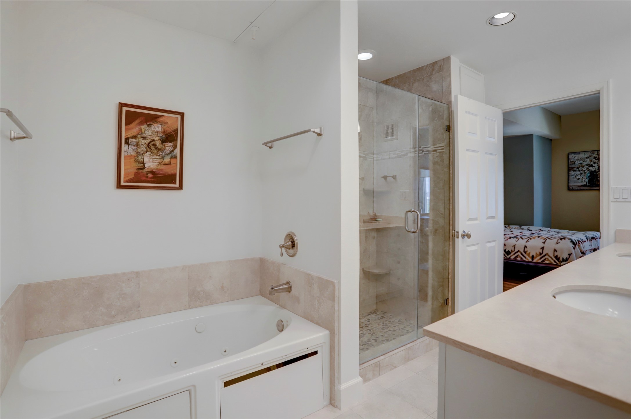 2520 Robinhood Street, Unit 1008 Houston, TX 77005 - Photo 19 of 27 a bathroom with a bathtub and a shower