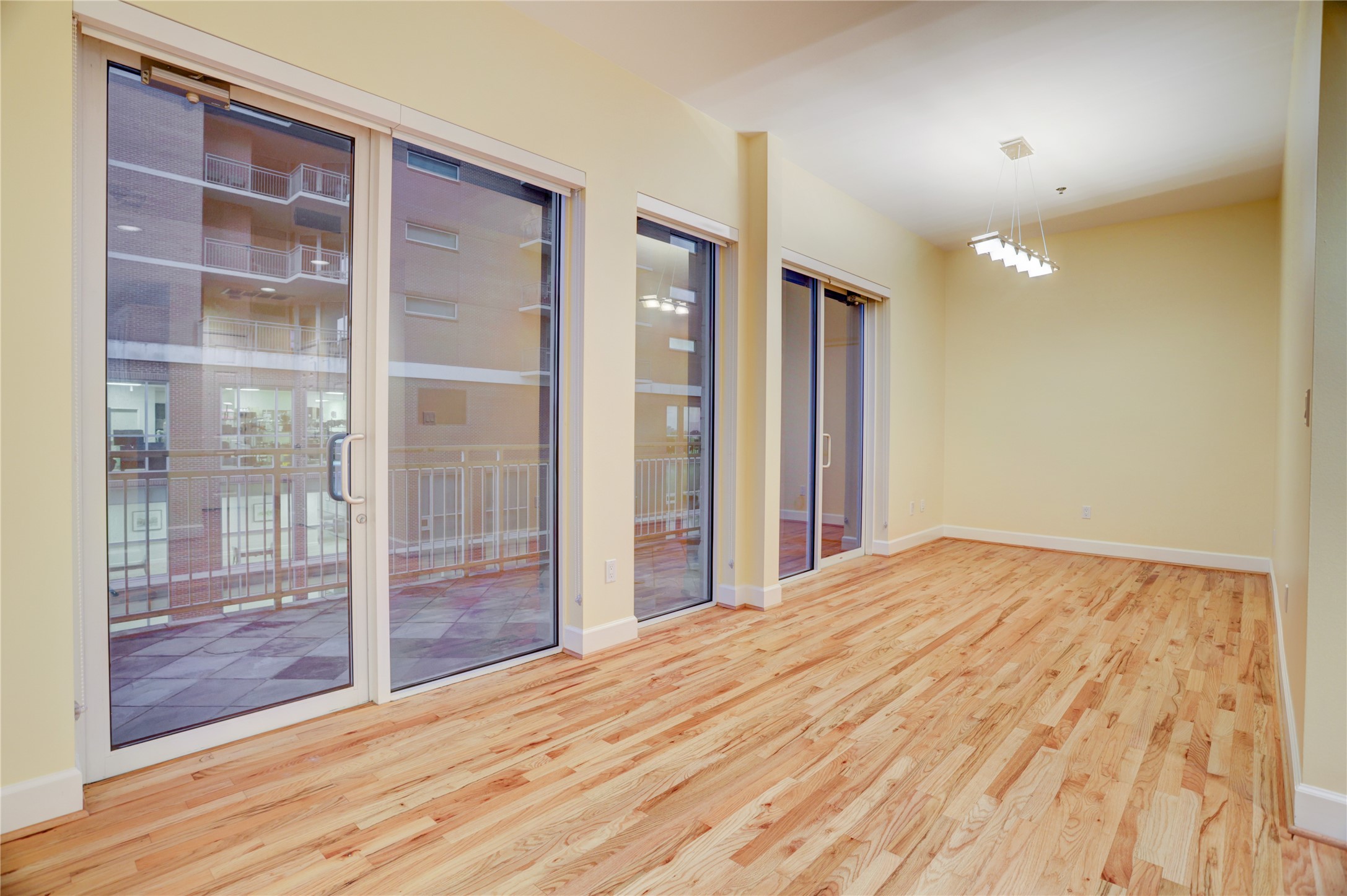 2520 Robinhood Street, Unit 1008 Houston, TX 77005 - Photo 7 of 27 a view of empty room with wooden floor and windows