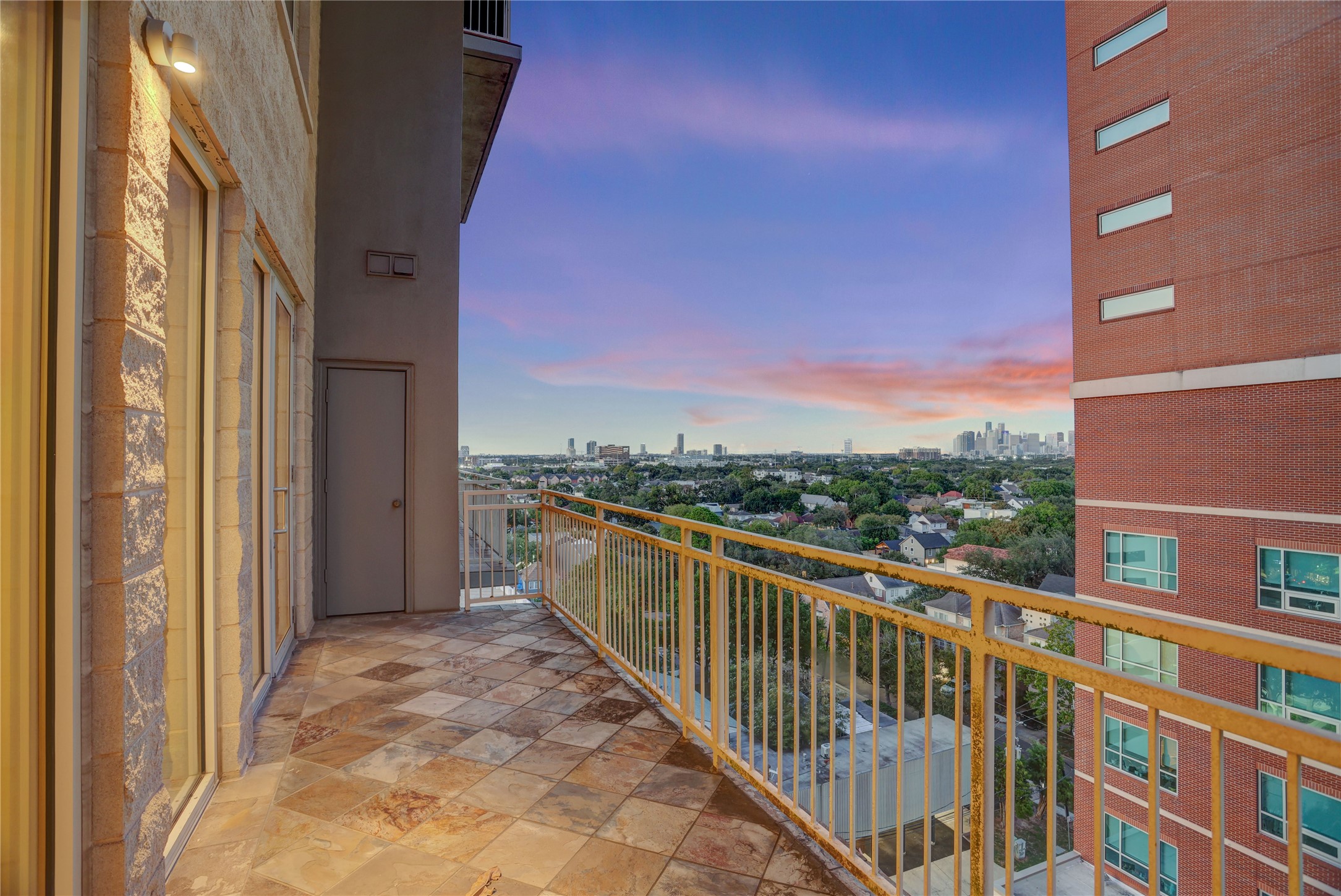2520 Robinhood Street, Unit 1008 Houston, TX 77005 - Photo 9 of 27 a view of balcony with city view