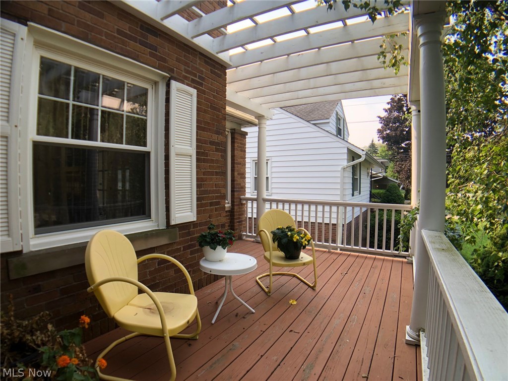 895 Roland Road Cleveland, OH 44124 - Photo 2 of 29