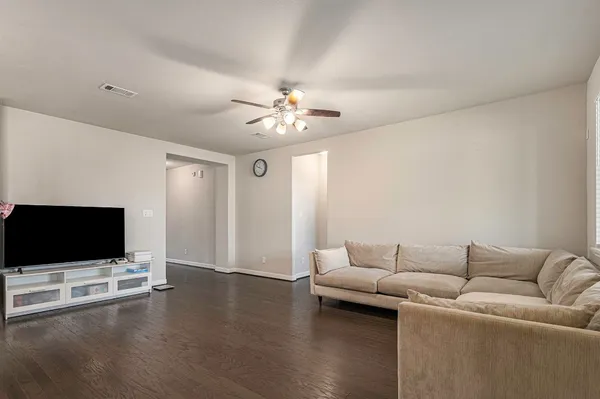 $2,500 | 104 Sea Glass Cove, Katy, TX 77493