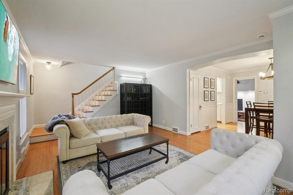 1039 Hawthorne Road Grosse Pointe Woods, MI 48236 - Photo 7 of 63