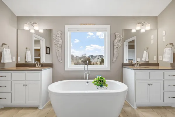 $800,000 | 10818 Glenview Place, Champlin, MN 55316