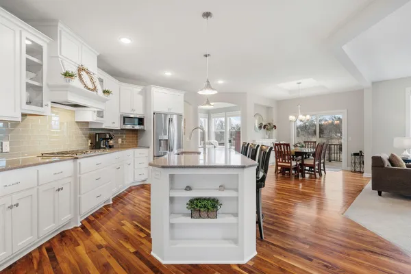 $800,000 | 10818 Glenview Place, Champlin, MN 55316