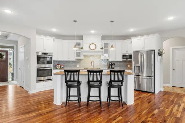 $800,000 | 10818 Glenview Place, Champlin, MN 55316