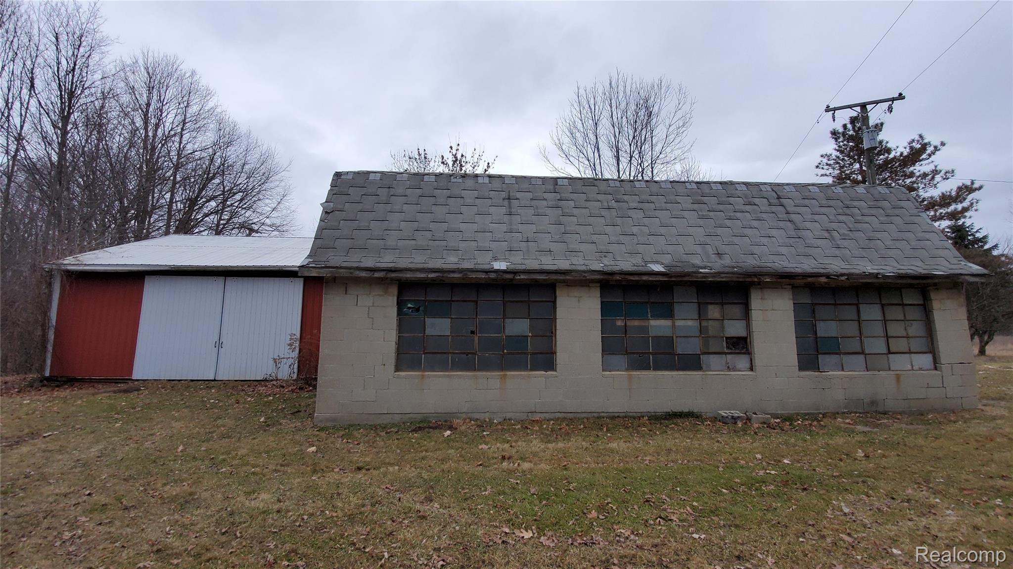 311 East Castle Road Fostoria, MI 48435 - Photo 4 of 22 20200205_170948.jpg