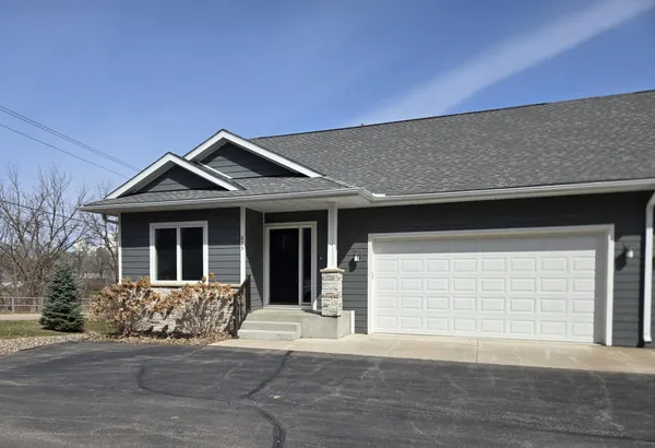 $2,200 | 625 North 3rd Street, Cannon Falls, MN 55009