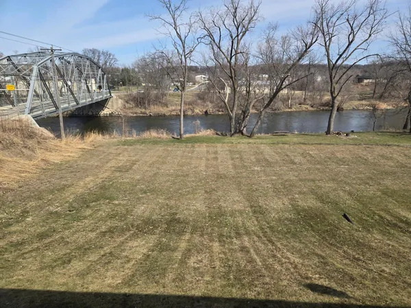 $2,200 | 625 North 3rd Street, Cannon Falls, MN 55009