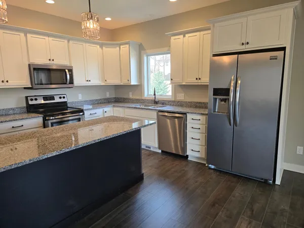 $2,200 | 625 North 3rd Street, Cannon Falls, MN 55009