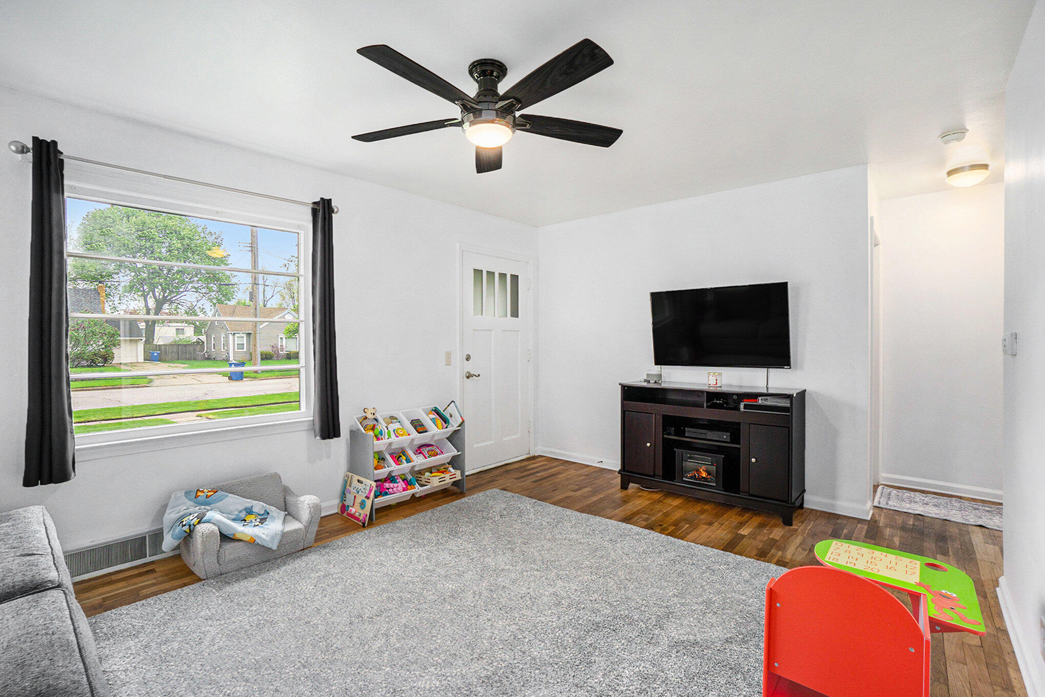 2224 Banbury Road Kalamazoo, MI 49001 - Photo 5 of 16 Lovely Living Room