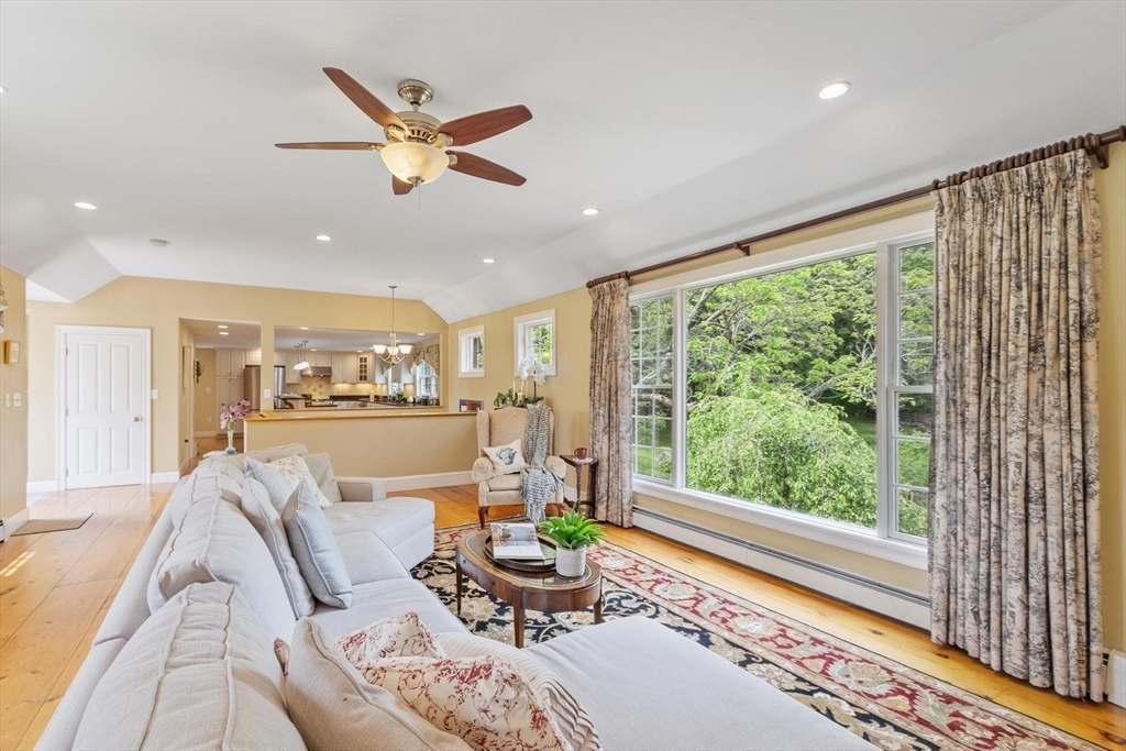 19 Maple Road Chelmsford, MA 01824 - Photo 8 of 37