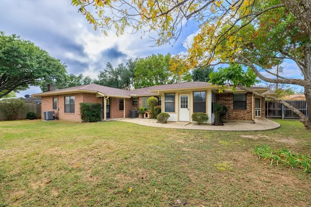$529,000 | 108 Tanglewood Drive, Fredericksburg, TX 78624