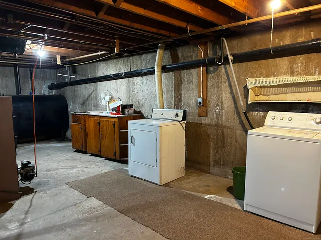 a view of a storage & utility room