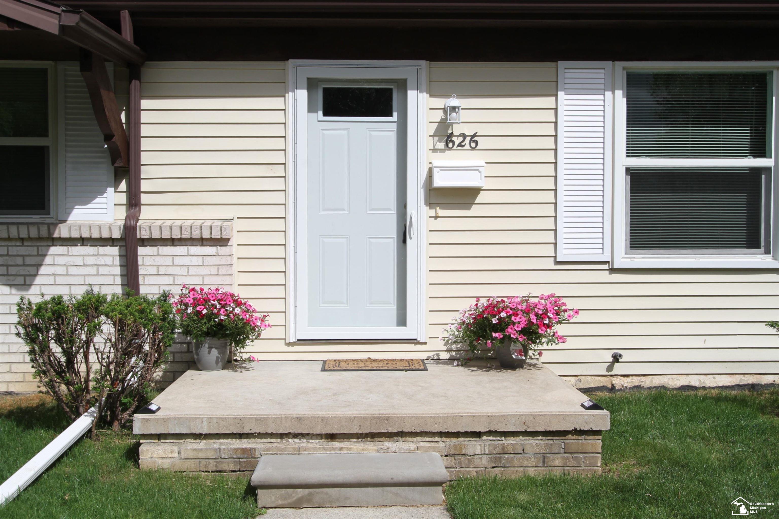 626 John Rolfe Drive Monroe, MI 48162 - Photo 2 of 31