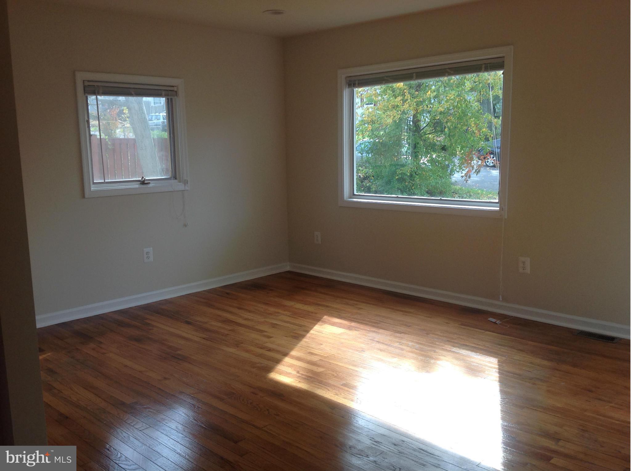 12309 Selfridge Road Silver Spring, MD 20906 - Photo 7 of 10 Living Room