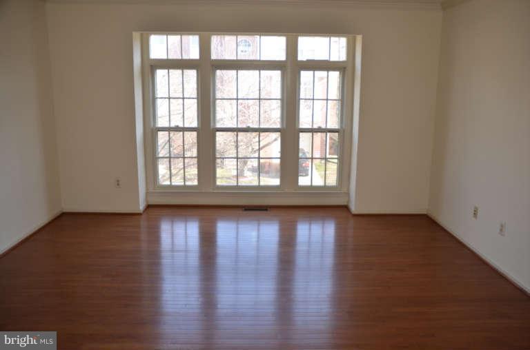 3840 Inverness Road Fairfax, VA 22033 - Photo 2 of 30 Living Room