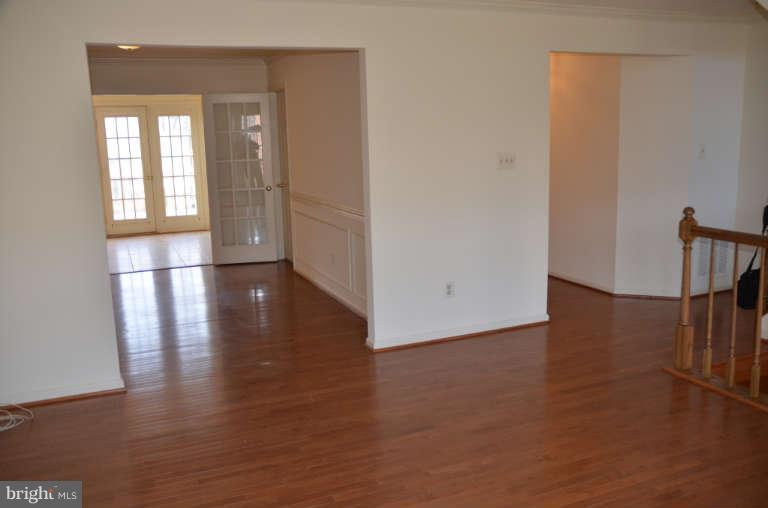3840 Inverness Road Fairfax, VA 22033 - Photo 3 of 30 Living Room