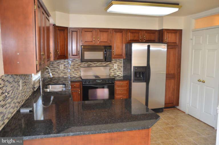 3840 Inverness Road Fairfax, VA 22033 - Photo 8 of 30 Kitchen