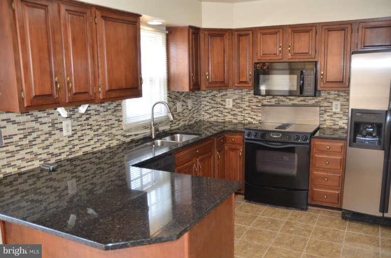 3840 Inverness Road Fairfax, VA 22033 - Photo 9 of 30 Kitchen
