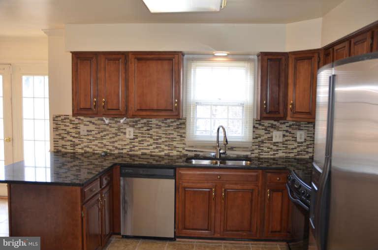 3840 Inverness Road Fairfax, VA 22033 - Photo 10 of 30 Kitchen