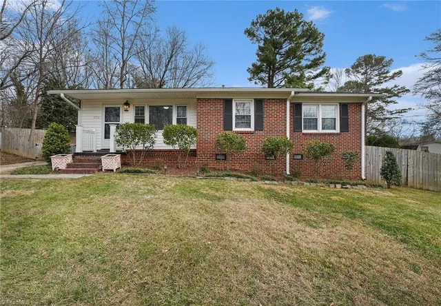 $292,000 | 2702 Lilac Drive, Greensboro, NC 27408