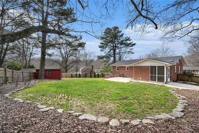 $292,000 | 2702 Lilac Drive, Greensboro, NC 27408