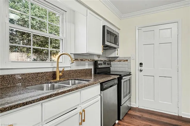 $292,000 | 2702 Lilac Drive, Greensboro, NC 27408