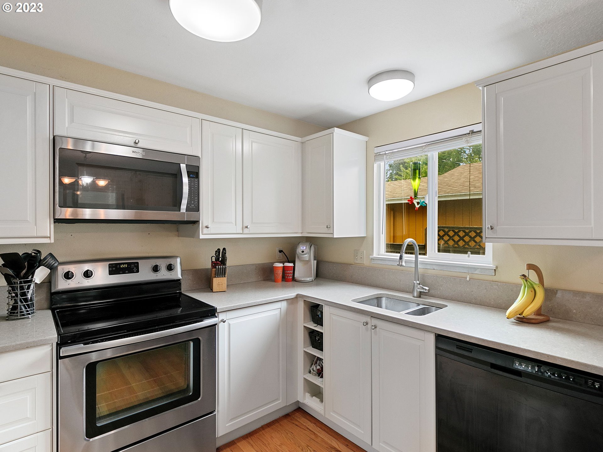 30945 Southwest Boones Ferry Road Wilsonville, OR 97070 - Photo 11 of 41 Kitchen
