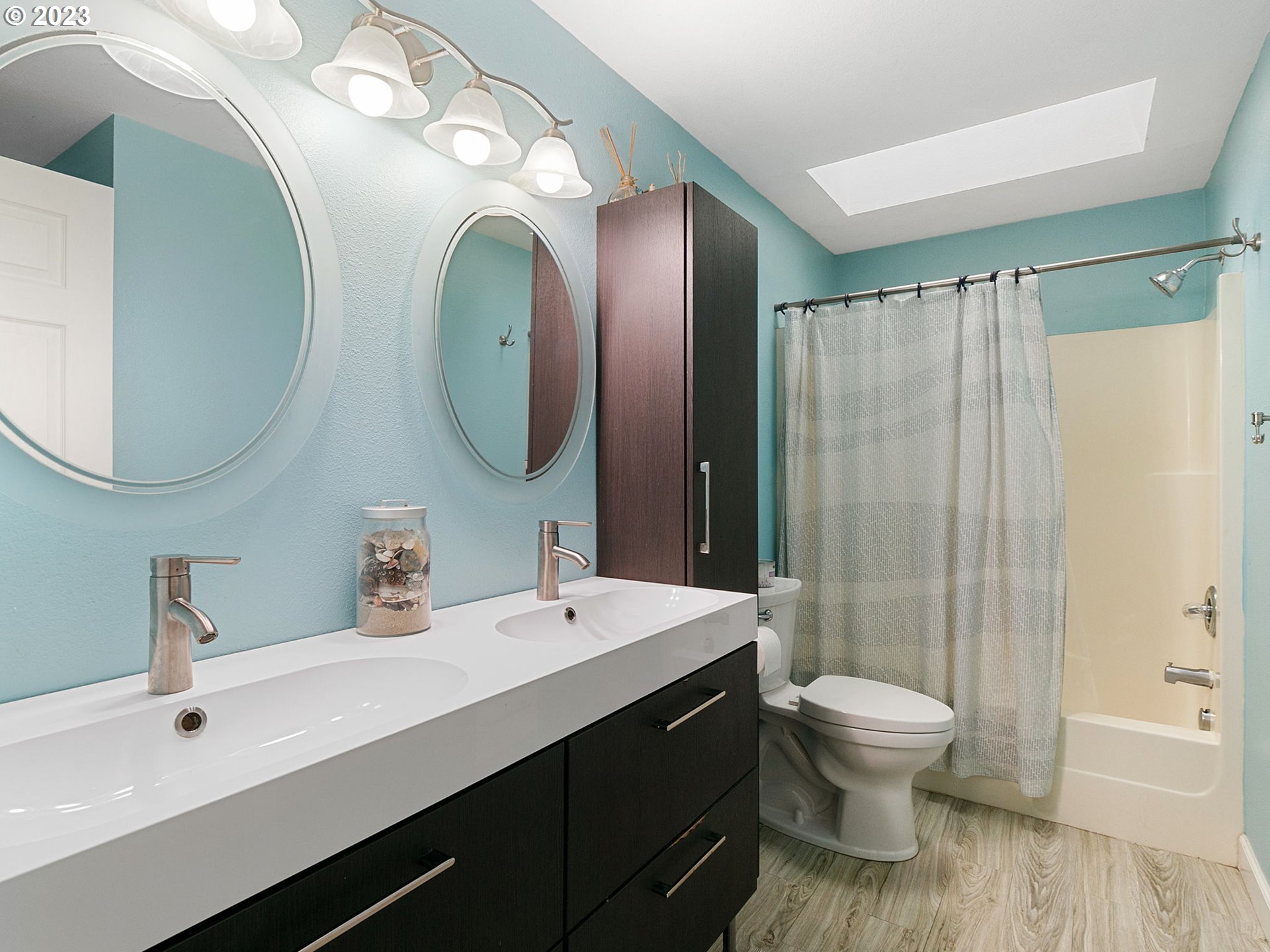 30945 Southwest Boones Ferry Road Wilsonville, OR 97070 - Photo 21 of 41 Bathroom