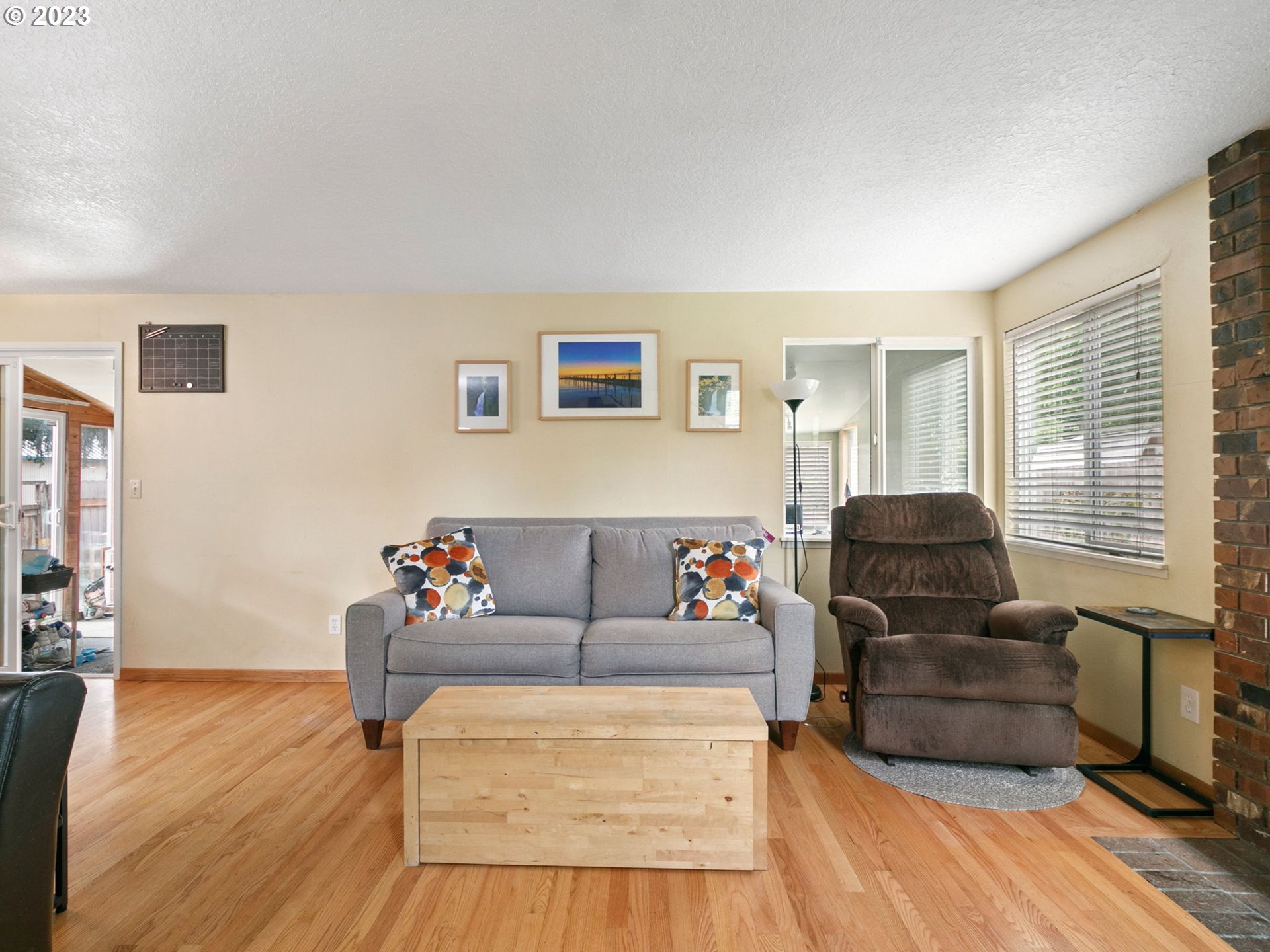 30945 Southwest Boones Ferry Road Wilsonville, OR 97070 - Photo 4 of 41 Living Room