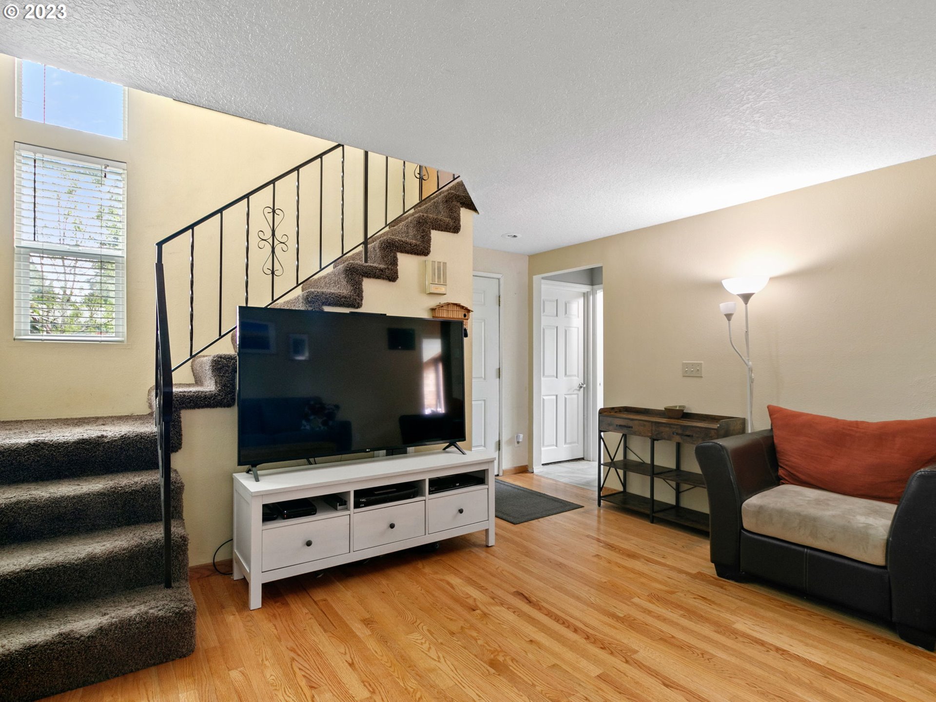 30945 Southwest Boones Ferry Road Wilsonville, OR 97070 - Photo 5 of 41 Living Room