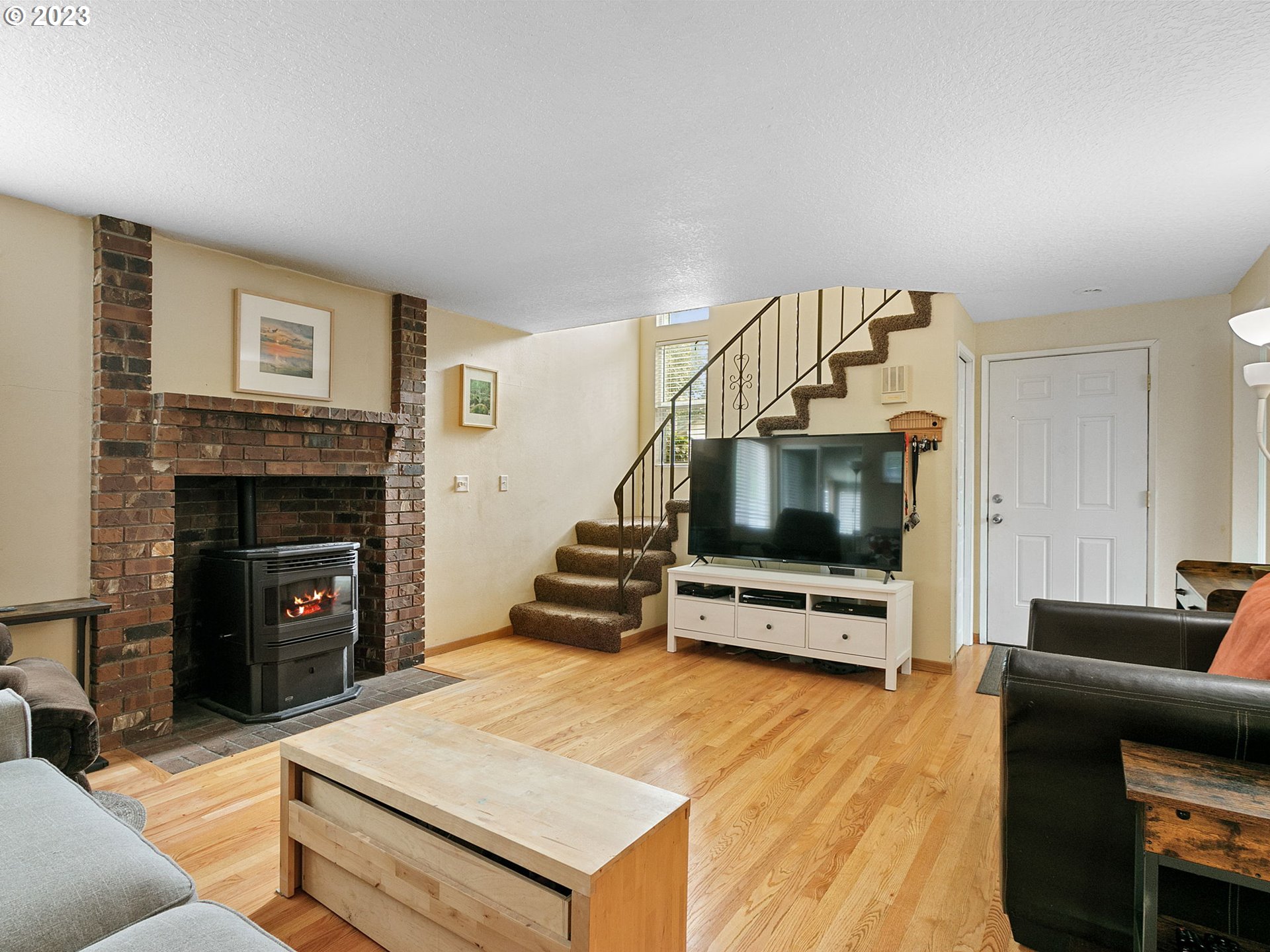 30945 Southwest Boones Ferry Road Wilsonville, OR 97070 - Photo 6 of 41 Living Room