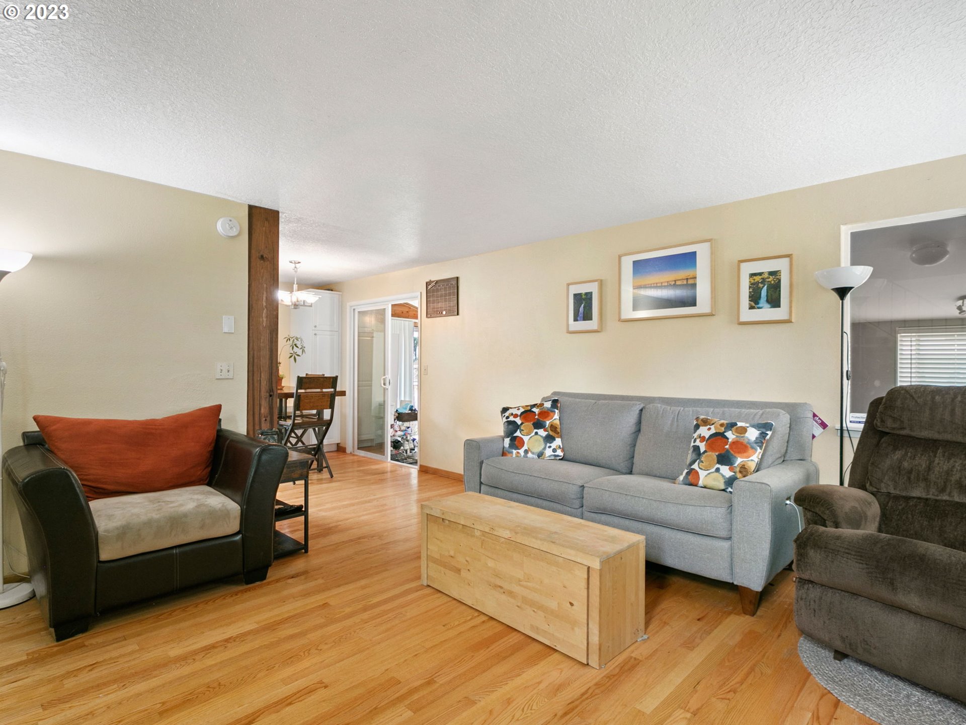 30945 Southwest Boones Ferry Road Wilsonville, OR 97070 - Photo 7 of 41 Living Room