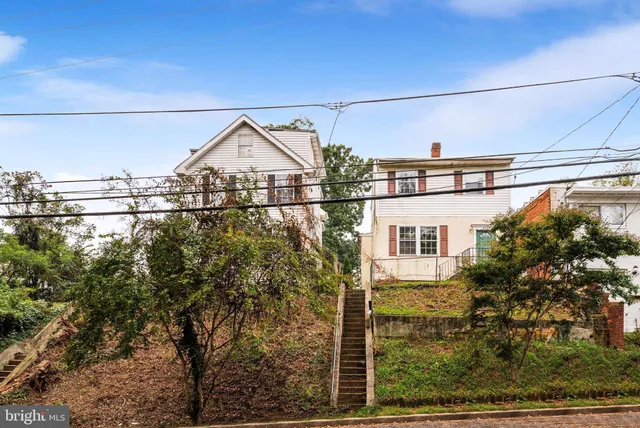 $299,999 | 4227 Gault Place Northeast, Washington, DC 20019