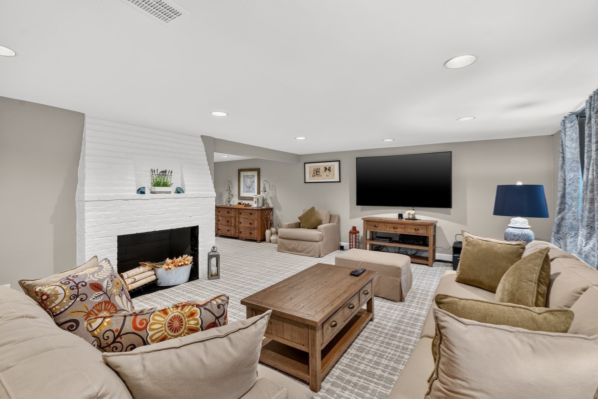 97 Arnold Road Wellesley, MA 02481 - Photo 33 of 37 Gallery Image 33