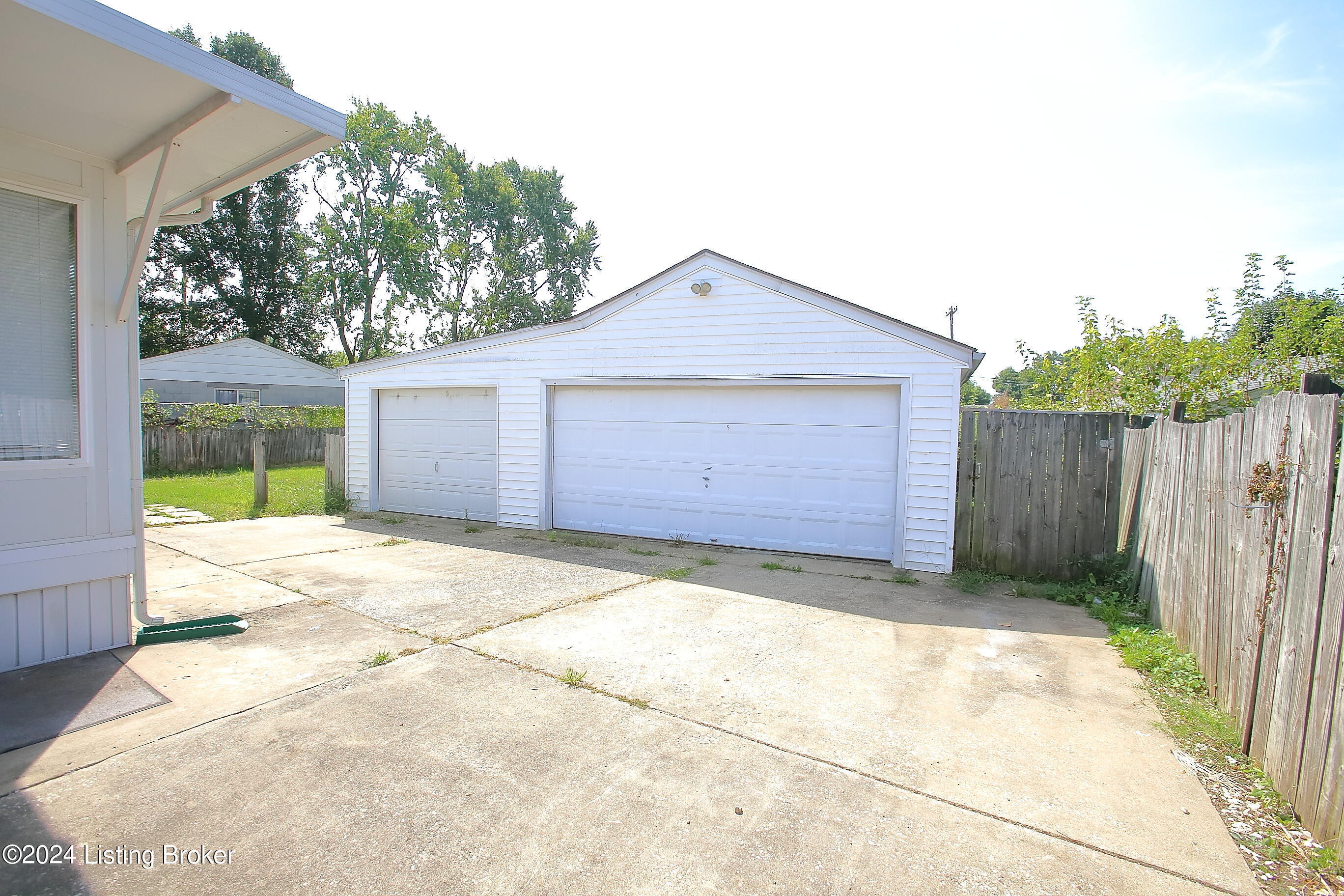 123 Clover Road Louisville, KY 40229 - Photo 41 of 43 Detached Garage