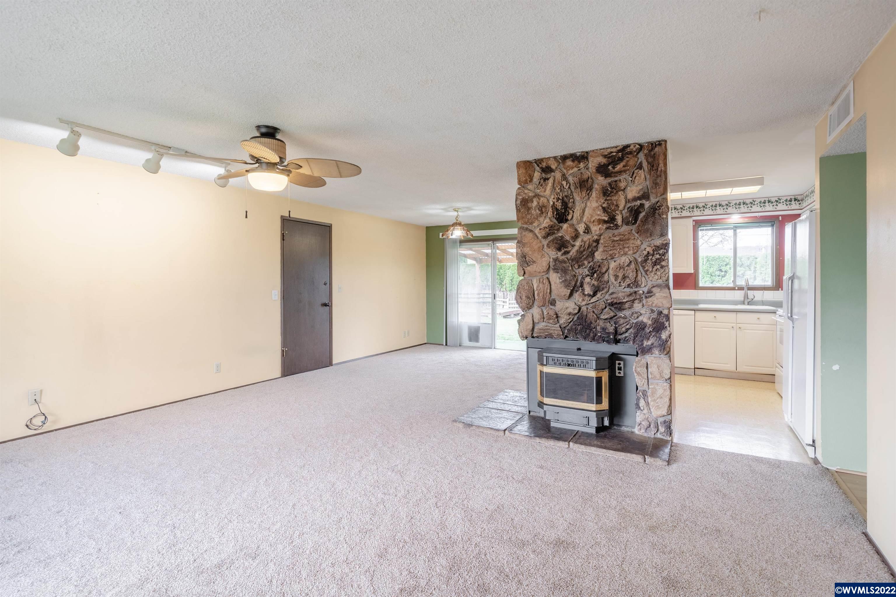 4353 Burlington Loop Northeast Salem, OR 97305 - Photo 11 of 41