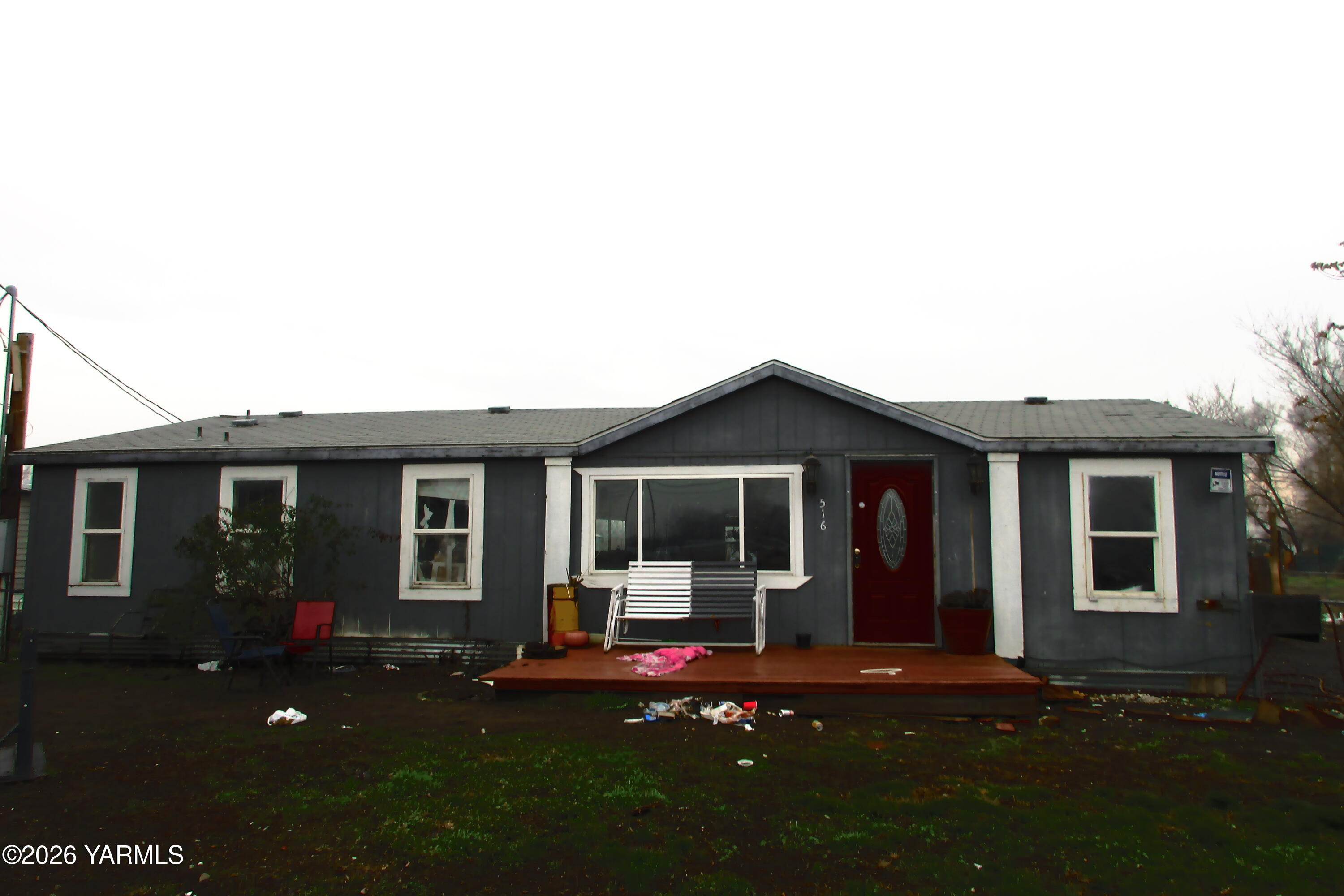516 Keys Road Yakima, WA 98901 - Photo 1 of 4 a front view of a house with a yard