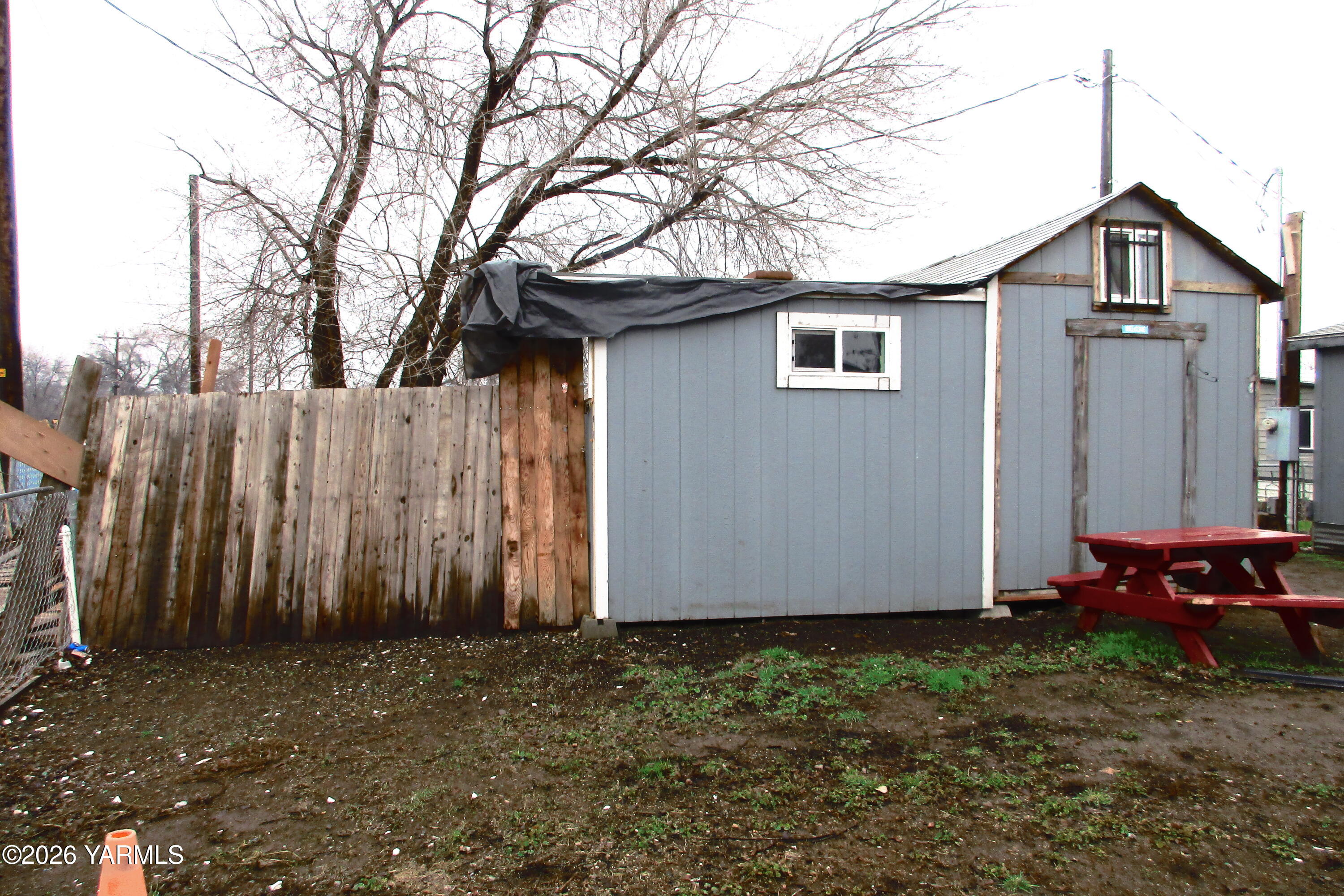 516 Keys Road Yakima, WA 98901 - Photo 4 of 4 a view of a house with a yard