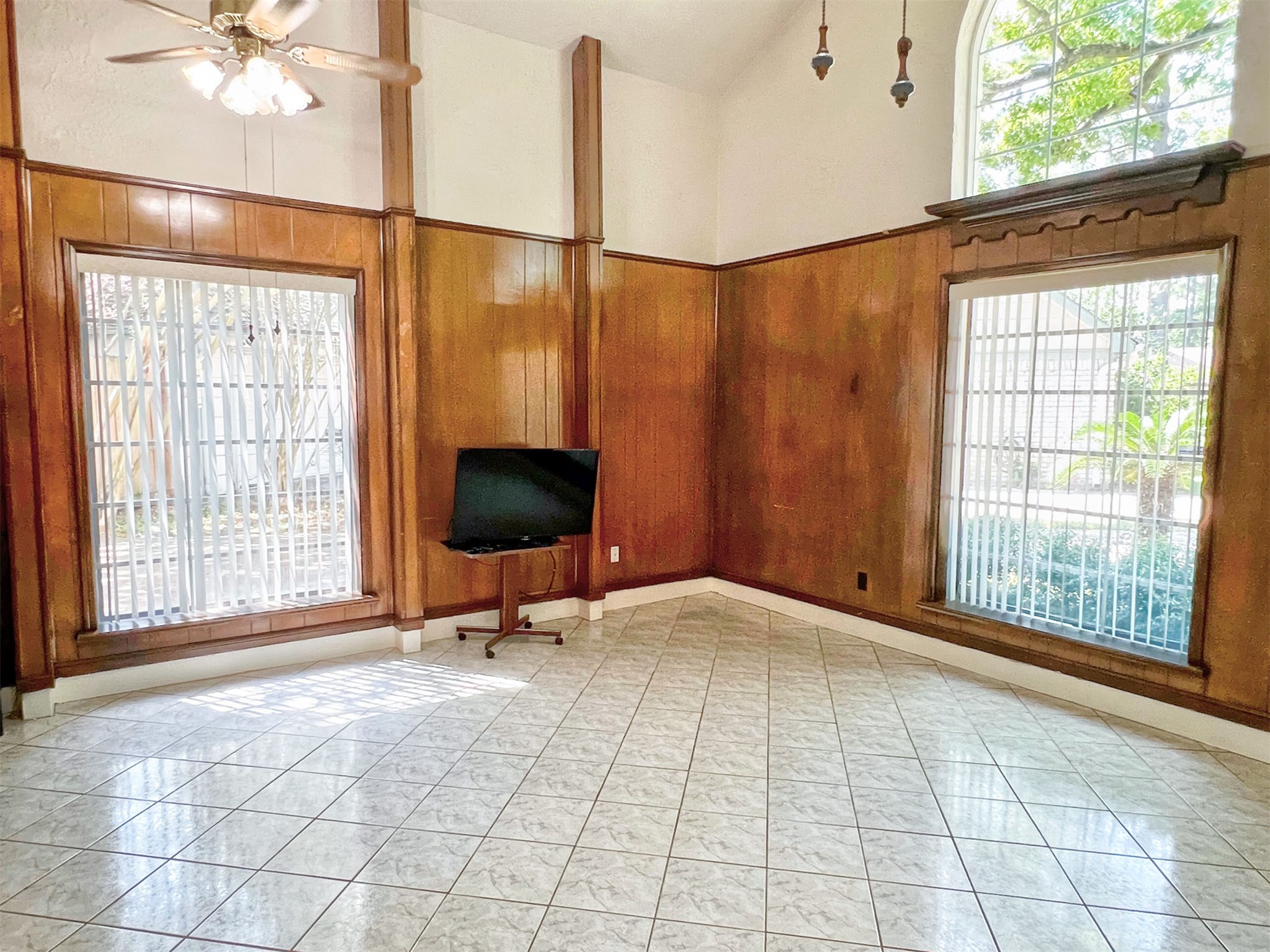16902 Summit Oaks Lane Spring, TX 77379 - Photo 12 of 49 a view of an empty room with a window